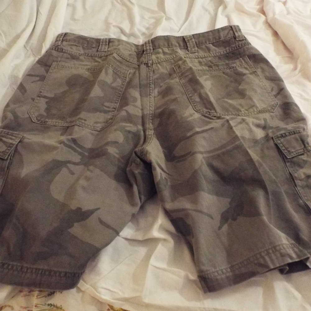 CAMO CARGO SHORTS